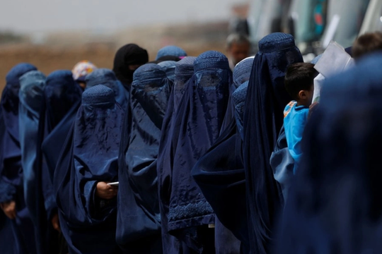Taliban ban hành luật cấm phụ nữ nói và để hở mặt ở nơi công cộng