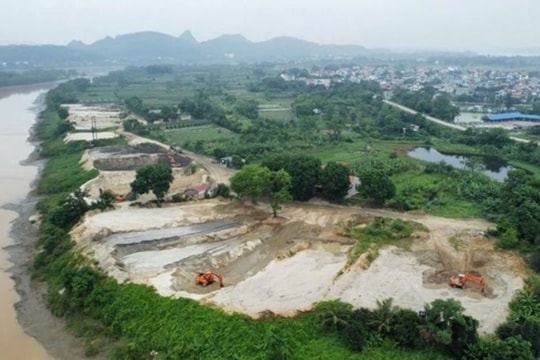 Xử phạt 2 doanh nghiệp tập kết cát lấn chiếm đất công