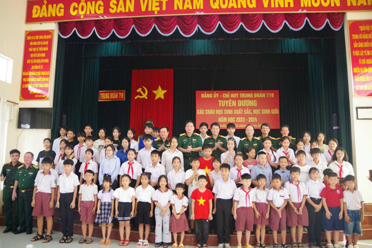 Trung đoàn 719 tuyên dương 138 học sinh xuất sắc, học sinh giỏi