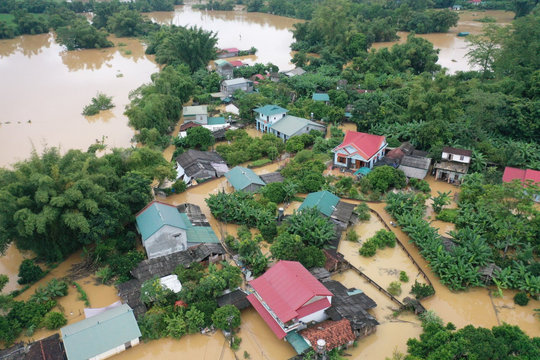 Cao Bằng nhiều ngôi nhà ngập sâu trong nước