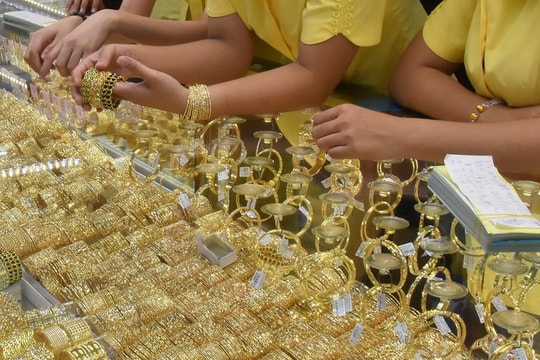 Giá vàng hôm nay 2/11: Vàng nhẫn tiếp đà giảm