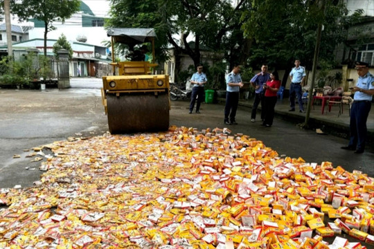 Quảng Ninh: Tiêu hủy 11.200 chiếc bugi giả mạo nhãn hiệu NGK