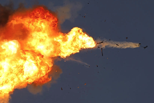 Israel tiến hành các cuộc không kích lớn vào Lebanon