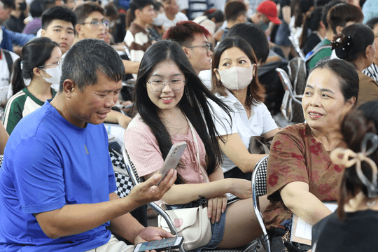 EPU hân hoan chào đón hơn 4000 tân sinh viên D19