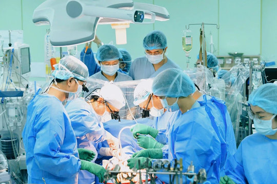 Trái tim vượt hơn 1.500 km gieo sự sống cho bệnh nhân ở TP.HCM
