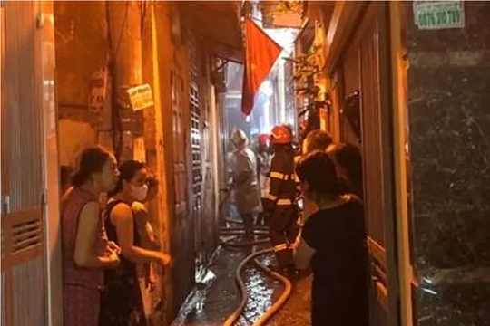 Hà Nội: Chập điện gây cháy nhà trong ngõ sâu