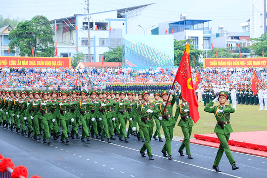 Đề xuất cấm cán bộ, chiến sĩ Công an đeo kính đen, dùng từ “lóng” khi giao tiếp