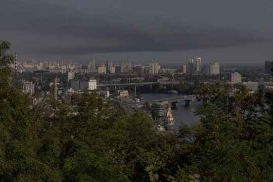 Nga tiến hành các cuộc không kích trên khắp Ukraine