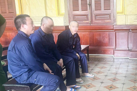 Bắn bạn tử vong vì bị dọa đốt nhà nuôi gà