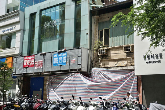 Sức khoẻ nạn nhân vụ sập sàn bê tông toà trung tâm TP.HCM ra sao?