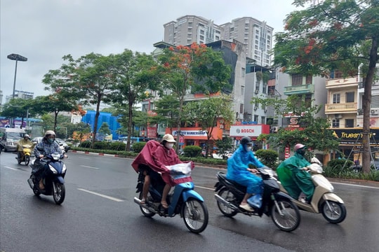 Mưa dông diện rộng trên cả nước