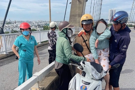 Kịp thời ngăn cản người phụ nữ có ý định tự tử ở cầu Bính