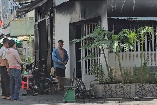 4 người thoát chết khỏi căn nhà cháy lúc rạng sáng