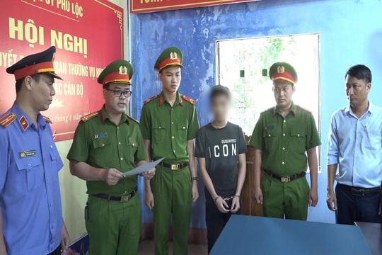 Bắt đối tượng ném gạch men vào đầu người khác