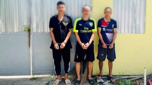 Tạm giam ba đối tượng trộm cắp dây điện đèn đường nông thôn