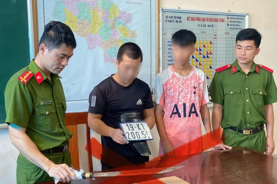 Nhóm thanh niên đuổi chém người vô cớ, khoe "chiến tích" lên mạng