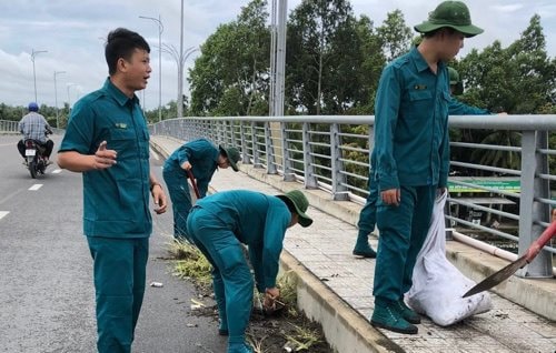 Huyện Phong Điền ra quân tổng vệ sinh môi trường, thu gom và xử lý rác thải