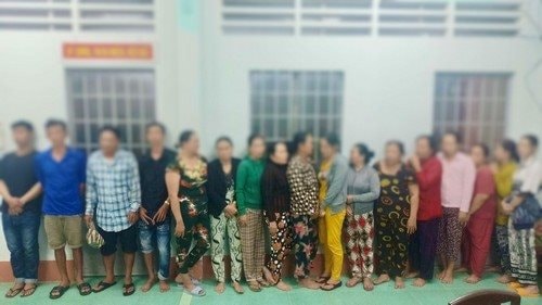 Bắt quả tang 20 đối tượng đang đánh bạc