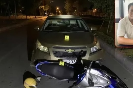 Tạm giữ hình sự người đàn ông lái xe ôtô tông vào 2 CSGT
