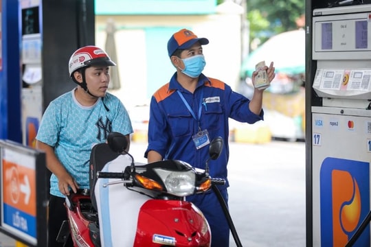 Giá xăng, dầu giảm 80-300 đồng mỗi lít