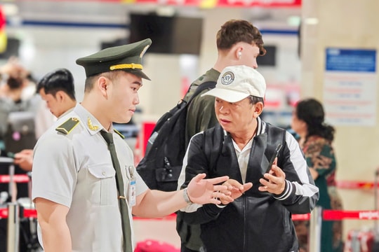 Sân bay Tân Sơn Nhất phục vụ hơn 10 triệu khách dịp hè