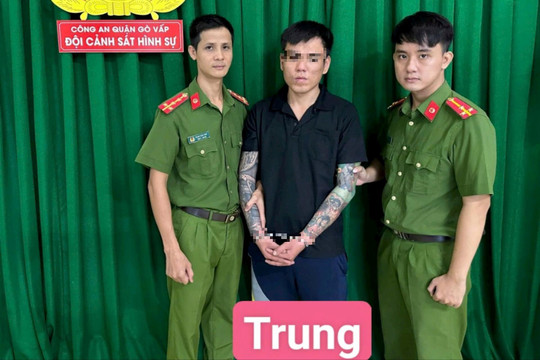 Công an TP.HCM bắt 2 kẻ cướp giật điện thoại liều lĩnh