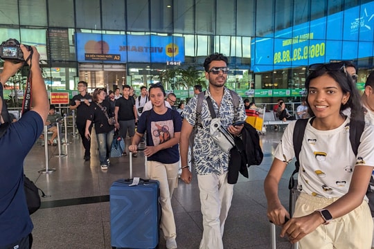Ngày đầu người dân rời TP.HCM về quê, sân bay Tân Sơn Nhất không quá đông