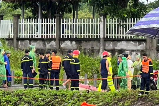 Tìm thấy 2 học sinh bị lũ cuốn trôi ở Hòa Bình