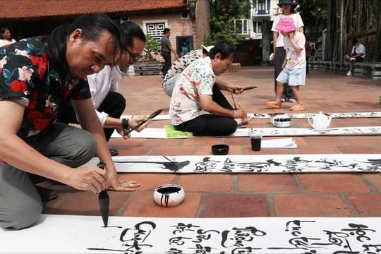 “Nghiên bút còn thơm” - Triển lãm thư pháp quốc ngữ