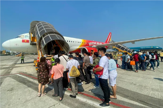 Giá vé máy bay tăng cao sát kỳ nghỉ Lễ 2/9