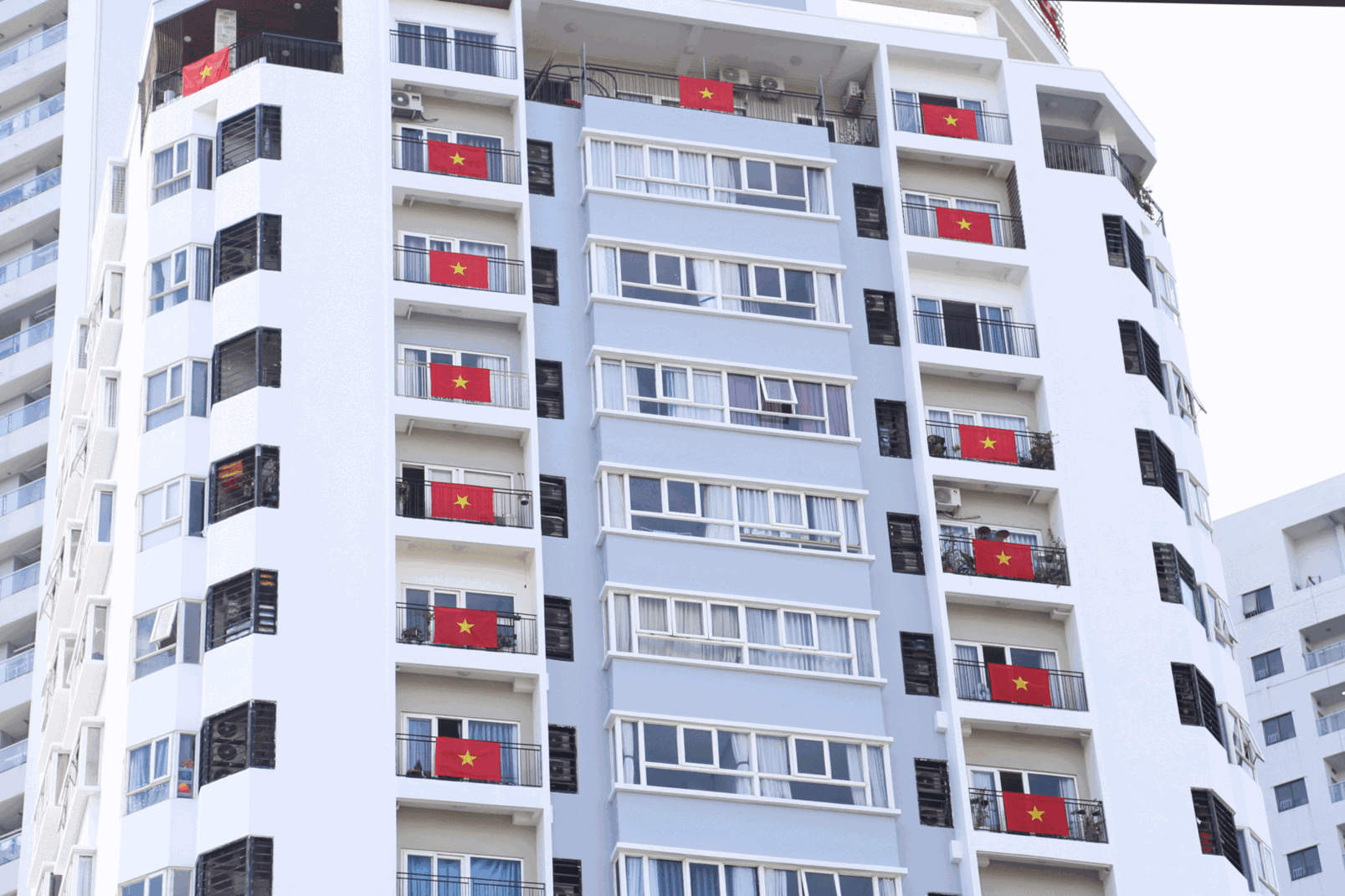 Đà Nẵng: Phố phường rực rỡ cờ đỏ sao vàng dịp Tết Độc lập