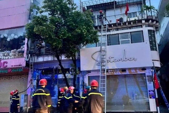 Cảnh sát thông tin vụ cháy nhà 2 tầng ở TP.HCM