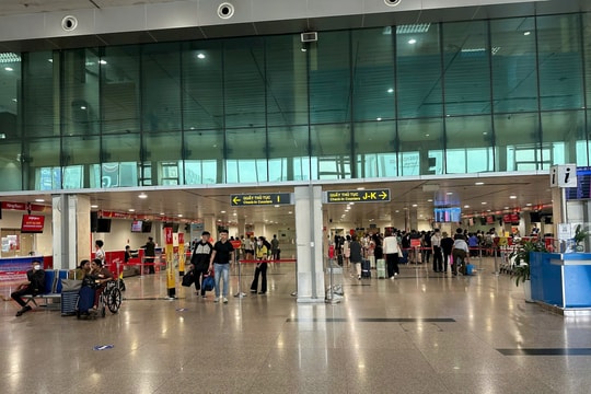 Ngày thứ 2 nghỉ lễ, sân bay Tân Sơn Nhất vẫn thông thoáng
