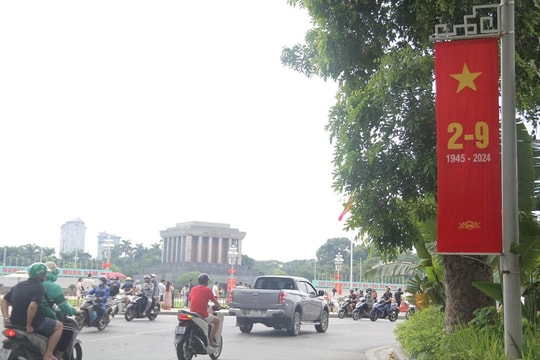 Không khí đón ngày Quốc khánh lan tỏa khắp phố phường Hà Nội