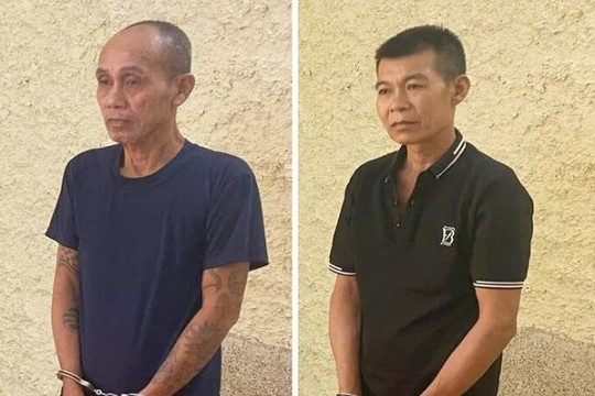 Khởi tố 2 "ma men" dùng điếu cày đánh công an