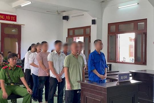 10 bị cáo tại Trung tâm đăng kiểm ở Phú Yên lĩnh án