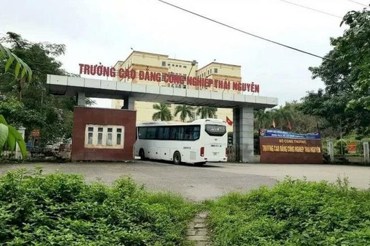 Khẩn trương tìm nguyên nhân 13 học sinh Trường cao đẳng Công nghiệp Thái Nguyên nhập viện