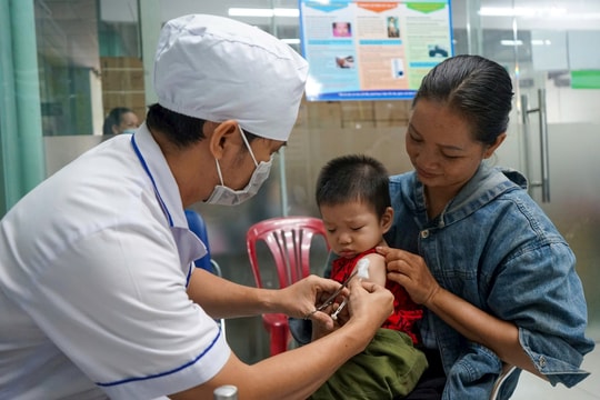 Gần 17.000 trẻ TP.HCM được tiêm vaccine sởi dịp lễ