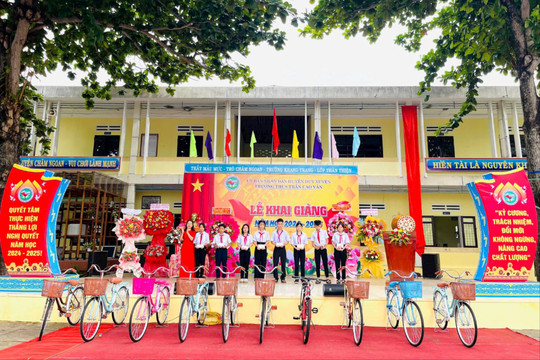 "Kỷ cương trách nhiệm, đổi mới sáng tạo, nâng cao chất lượng GD-ĐT” trong năm học mới