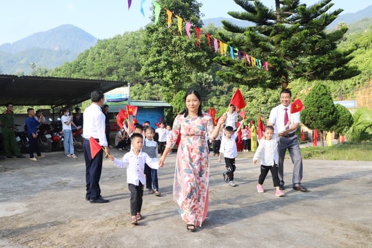 Lễ khai giảng năm học mới ở Hà Giang ngắn gọn nhưng trang trọng và ý nghĩa
