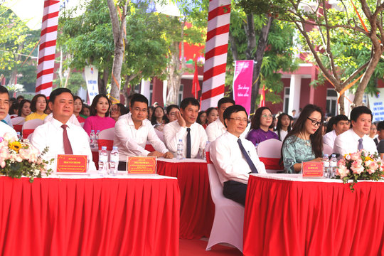 Nghệ An và Hà Tĩnh: Hân hoan chào đón năm học mới