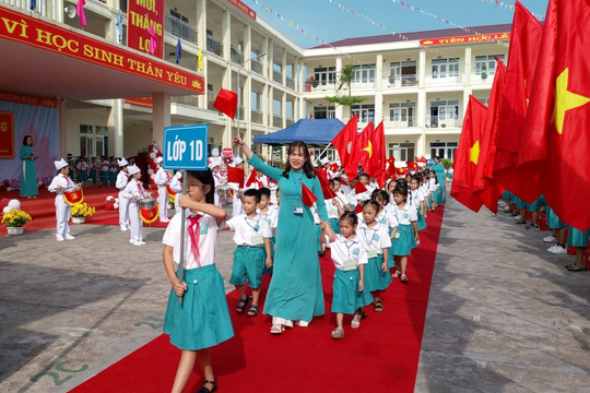 Gần 4.000 học sinh Quảng Ninh hân hoan khai giảng năm học mới