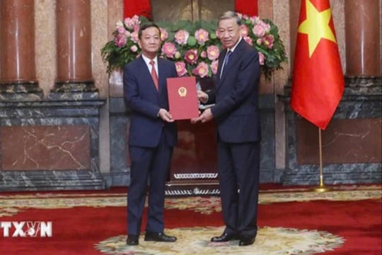 Tổng Bí thư, Chủ tịch nước Tô Lâm trao quyết định bổ nhiệm Đại sứ Việt Nam tại Lào