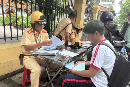 Đầu năm học mới, nhiều học sinh bị xử phạt vì vi phạm giao thông