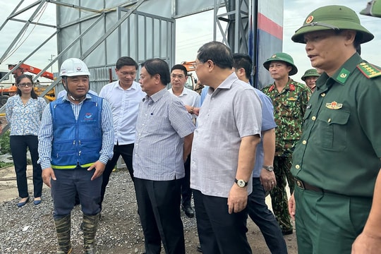 Bộ trưởng Bộ Nông nghiệp kiểm tra ứng phó bão số 3 tại Nam Định