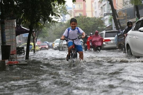 Hà Nội cho học sinh nghỉ học để tránh bão