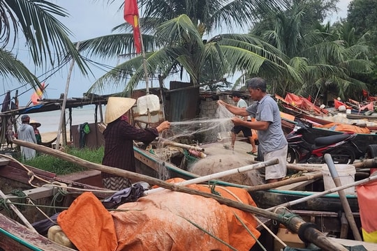 Người dân Thanh Hóa hối hả chuẩn bị ứng phó bão số 3