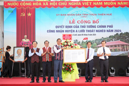 TT-Huế: Công bố quyết định công nhận huyện A Lưới thoát nghèo