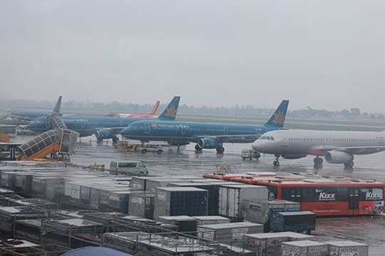 Ngành Hàng không hoãn, hủy hàng trăm chuyến bay để tránh bão Yagi