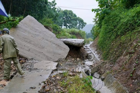 Thủ tướng yêu cầu khẩn trương triển khai ứng phó khẩn cấp với bão số 3